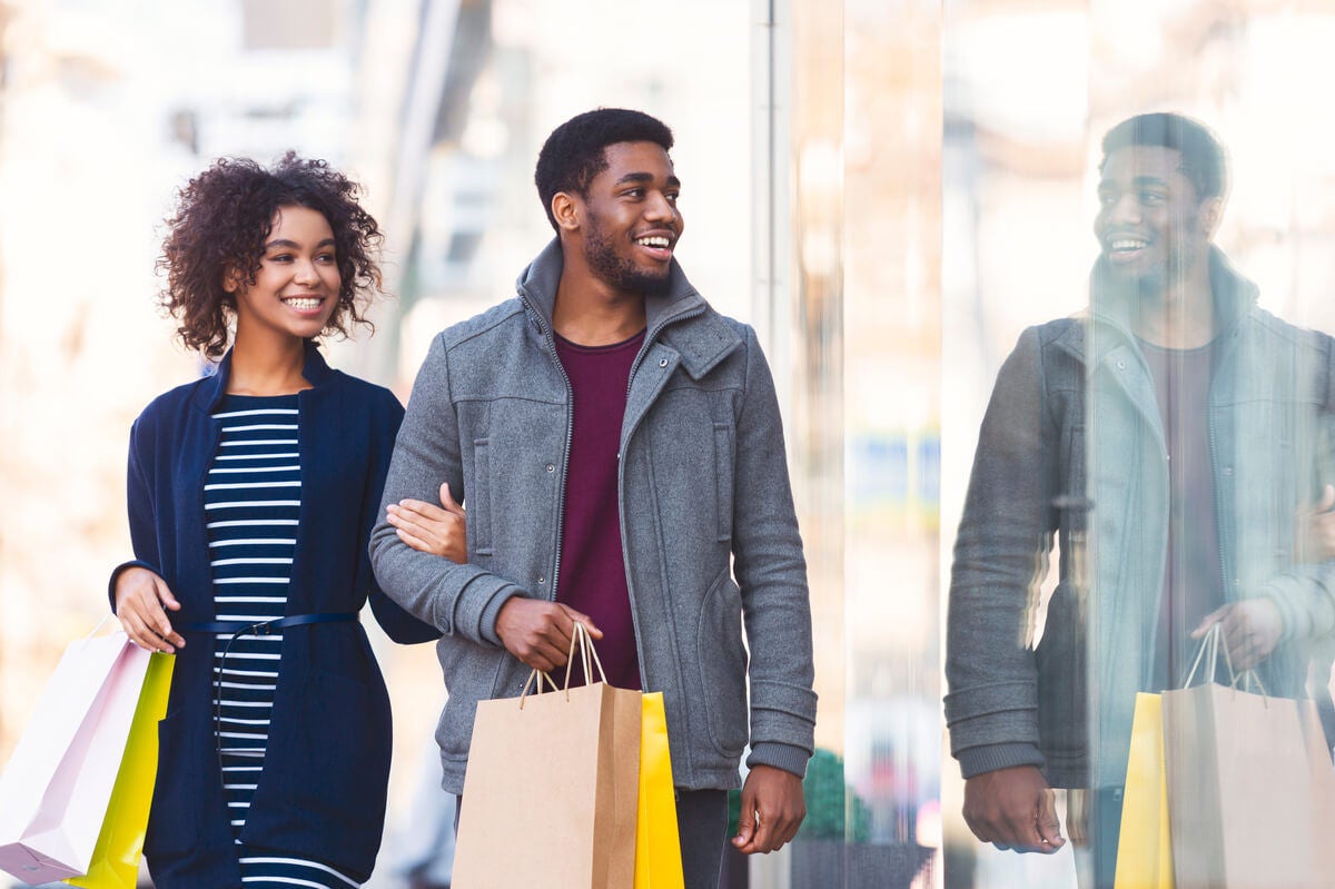 Couple shopping using Afterpay (BNPL)