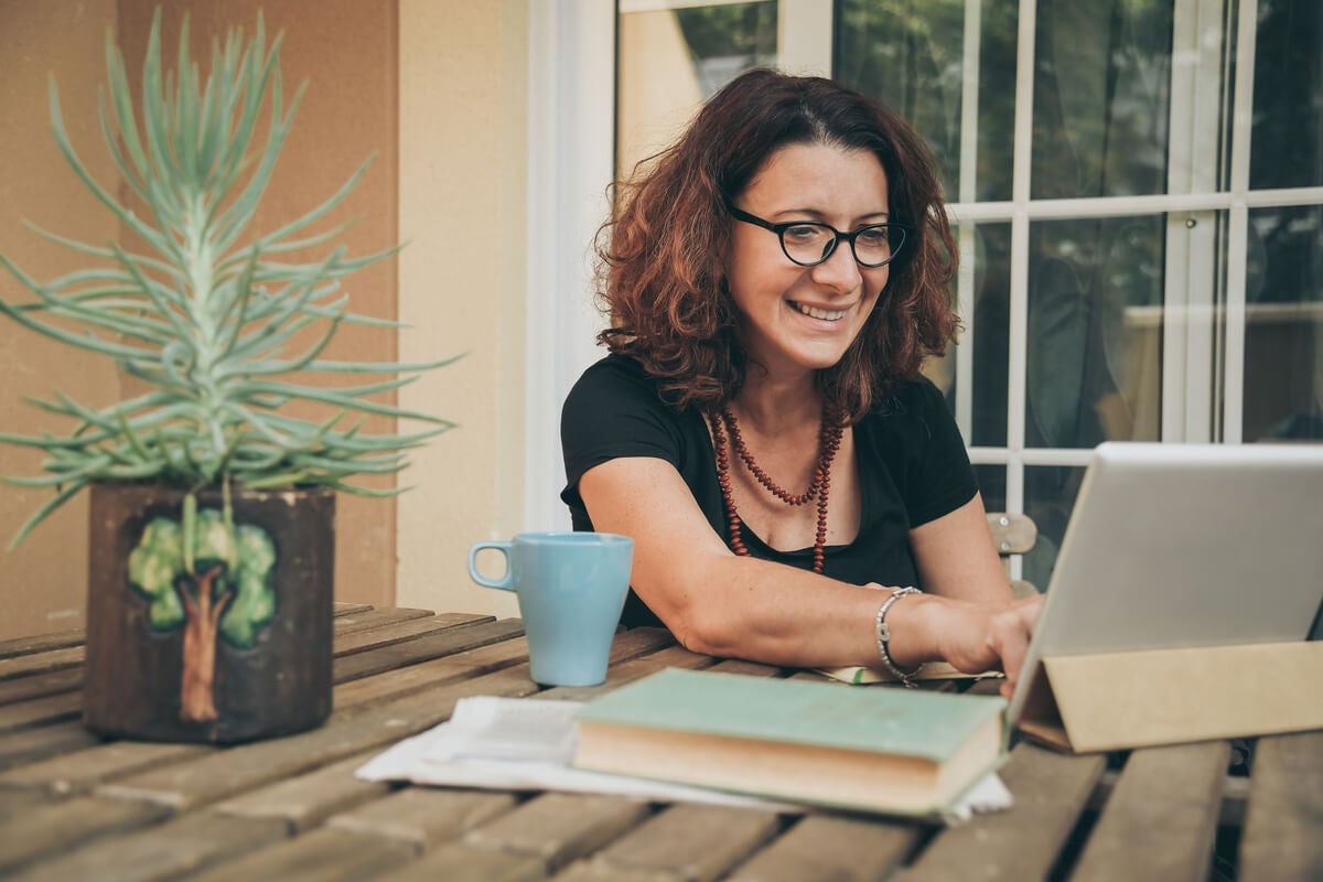 Woman reading Reddit on her computer.